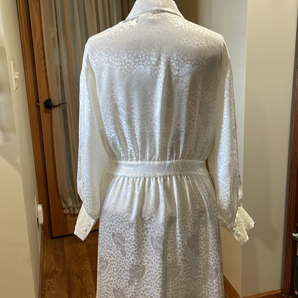 Victoria’s Secret Candlelight Jacquard Maxi Floral Bridal Robe - Picture 4 of 11